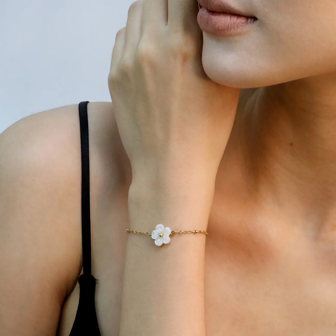 12mm White Shell Floral In‑Between Bead Cross Bracelet Stainless Steel Minimalist Jewelry for Daily Wear Banquets Parties Holida