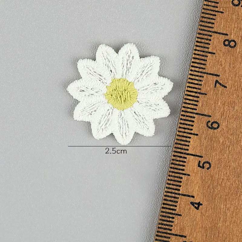 30 Stück, 2,5 cm, bestickte Sonnenblumen-Applikationen – zum Verzieren von Haarspangen, Schuhen, T-Shirts, Mützen, Hosen und Socken – verschiedene Stoffaufnäher. – Detail 6
