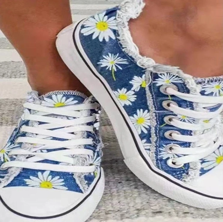 New Spring White Flower Printed Canvas Shoes For Women Shallow Lace Up Sneakers Flat Casual Shoes Fashion Student Running Shoes