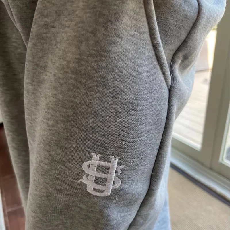 2025 nueva letra simple bordada monedas de oro imagen S pantalones de pierna recta y2k pareja pantalones deportivos al aire libre pantalones sueltos casuales