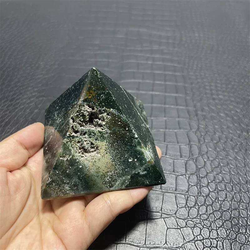 8.1cm Natural Polished Moss Agate Pyramids Crystal Pyramids For Healing