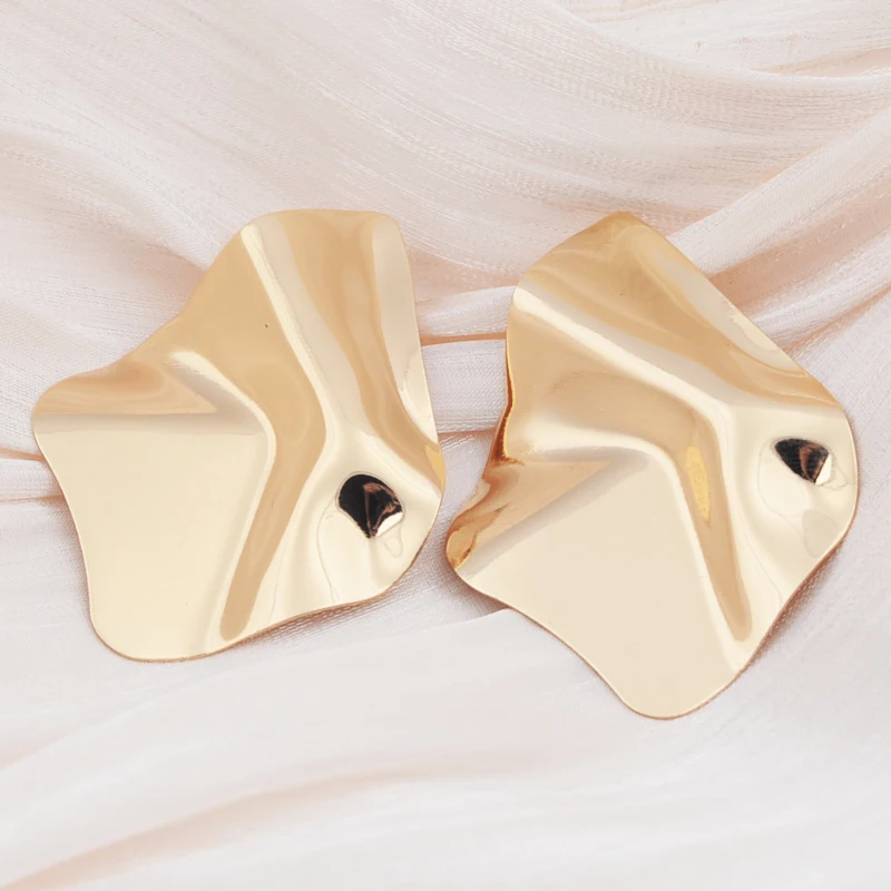 Pendientes colgantes de Metal con pliegue desigual de Color dorado para mujer, aretes colgantes con rombos de geometría Irregular, regalo de joyería Vintage para fiesta