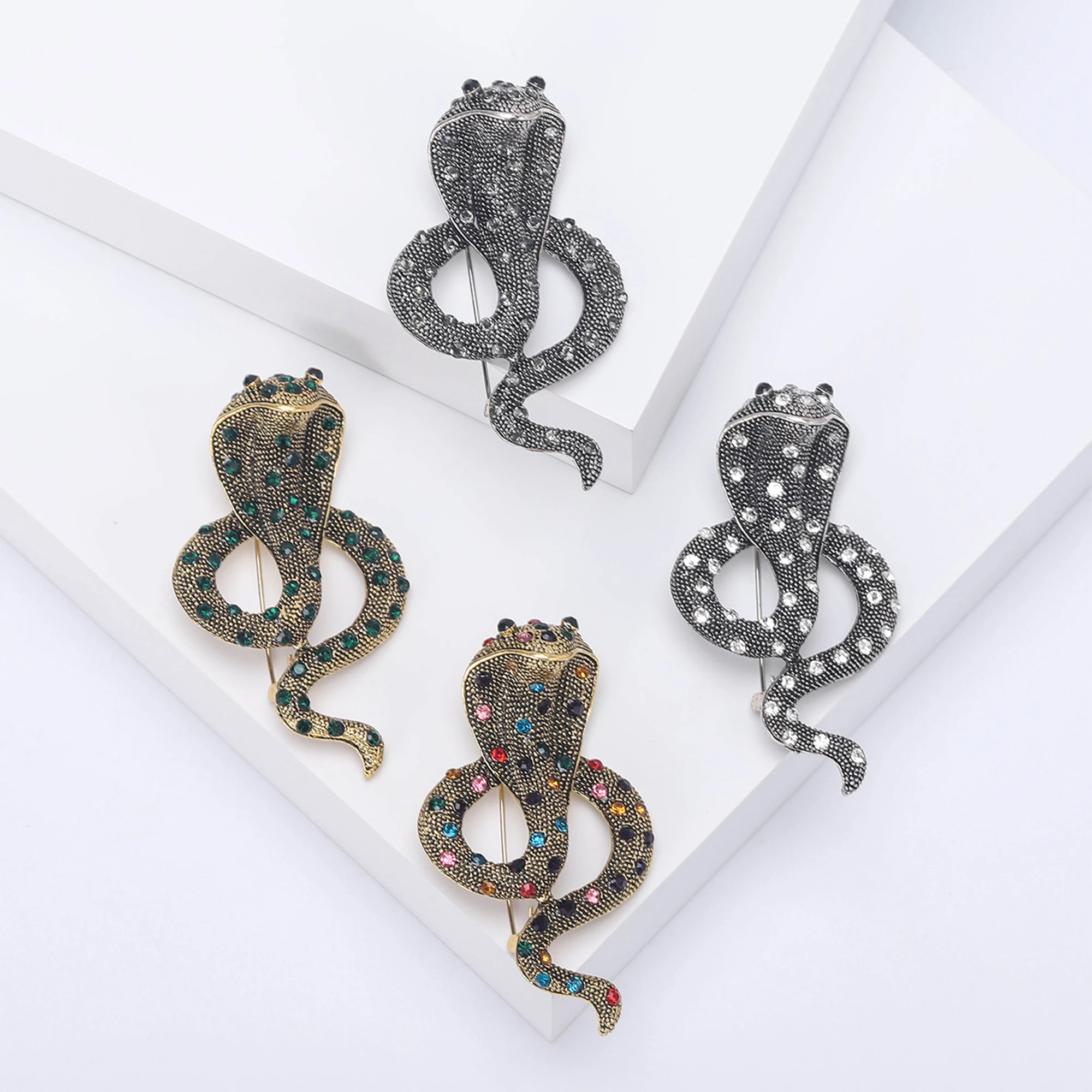 Rhinestone Cobra Brooches for Women Unisex Enamel Animal Pins Banquet Party Backpack Gifts Jewelry Accessories