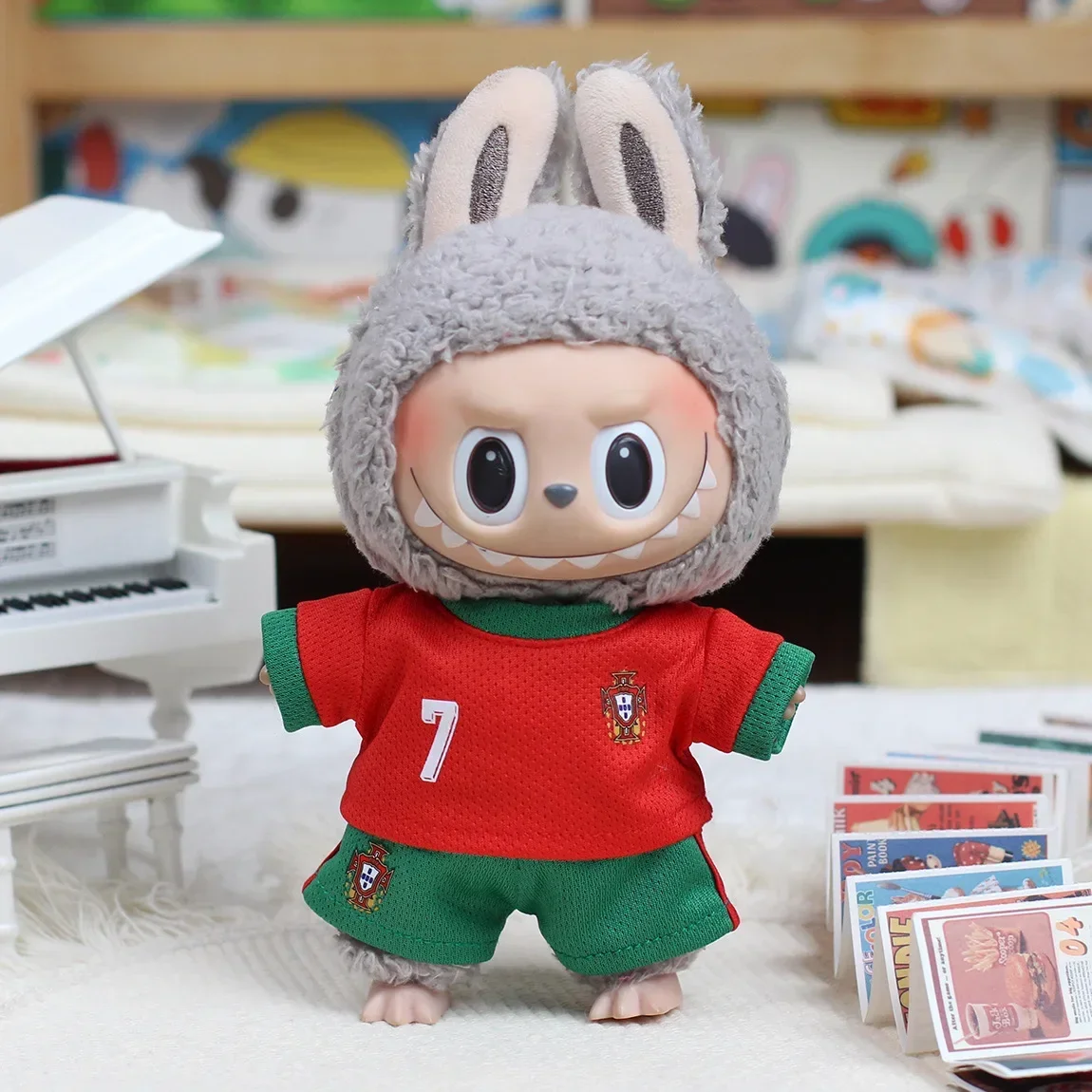Uniforme de fútbol Labubu de 17cm, traje deportivo con corazón para golpear macarrón, vestido lleno de bonitos regalos geniales para niños