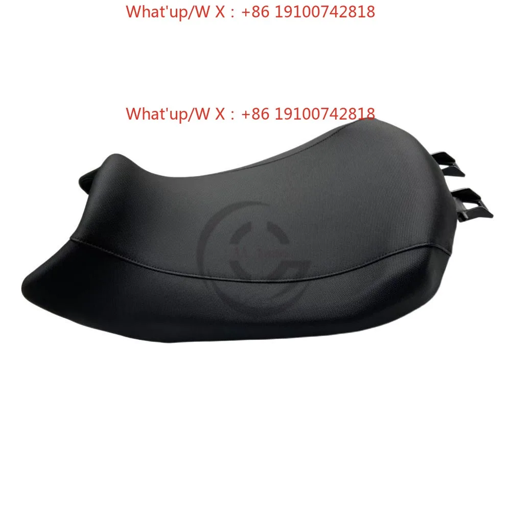 R1300GS 719 Comfortable main and auxiliary seat cushions Lower seat cushions Raise seat