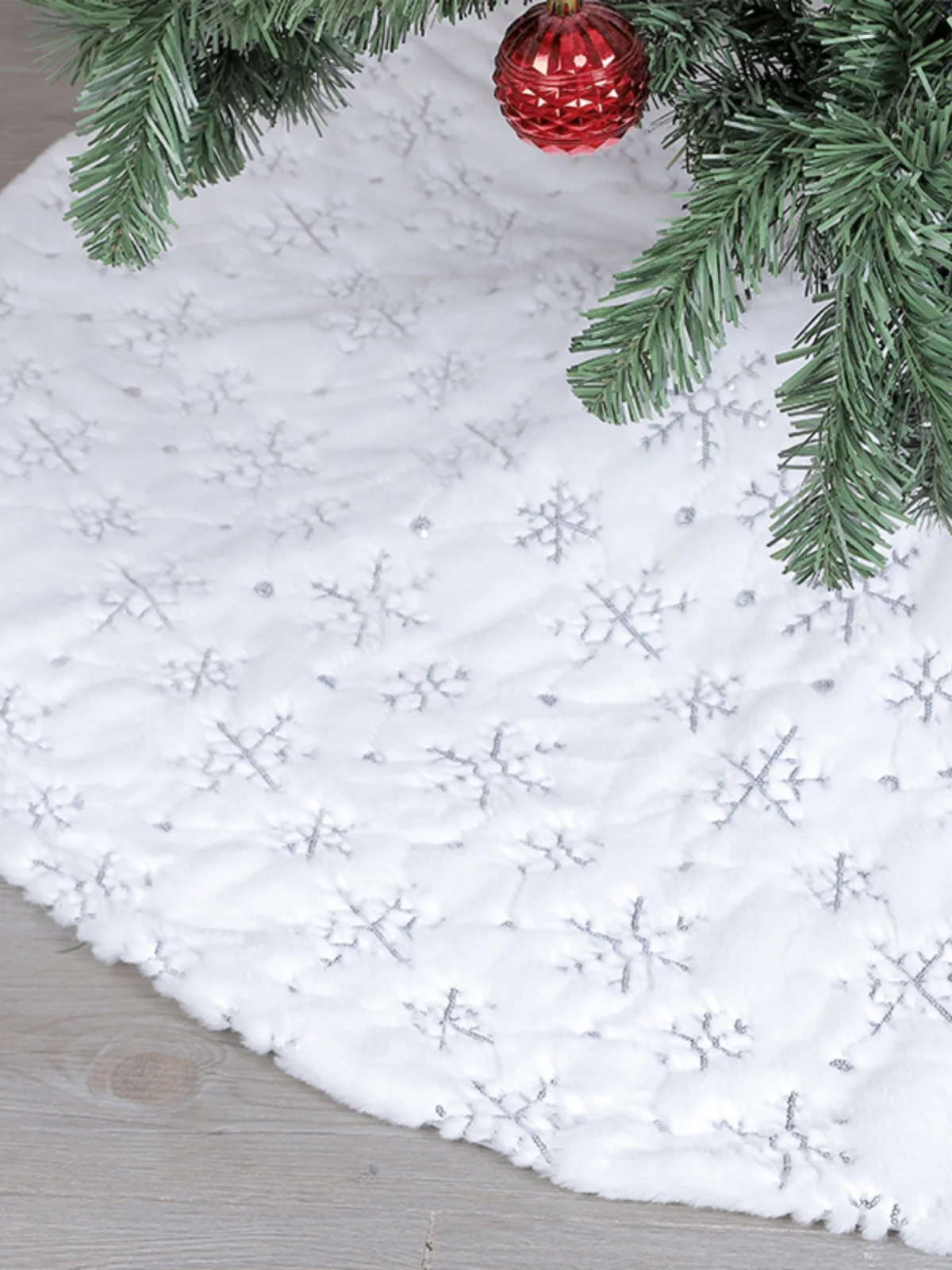 Christmas white tree skirt 90cm/122cm high-end plush embroidered decoration