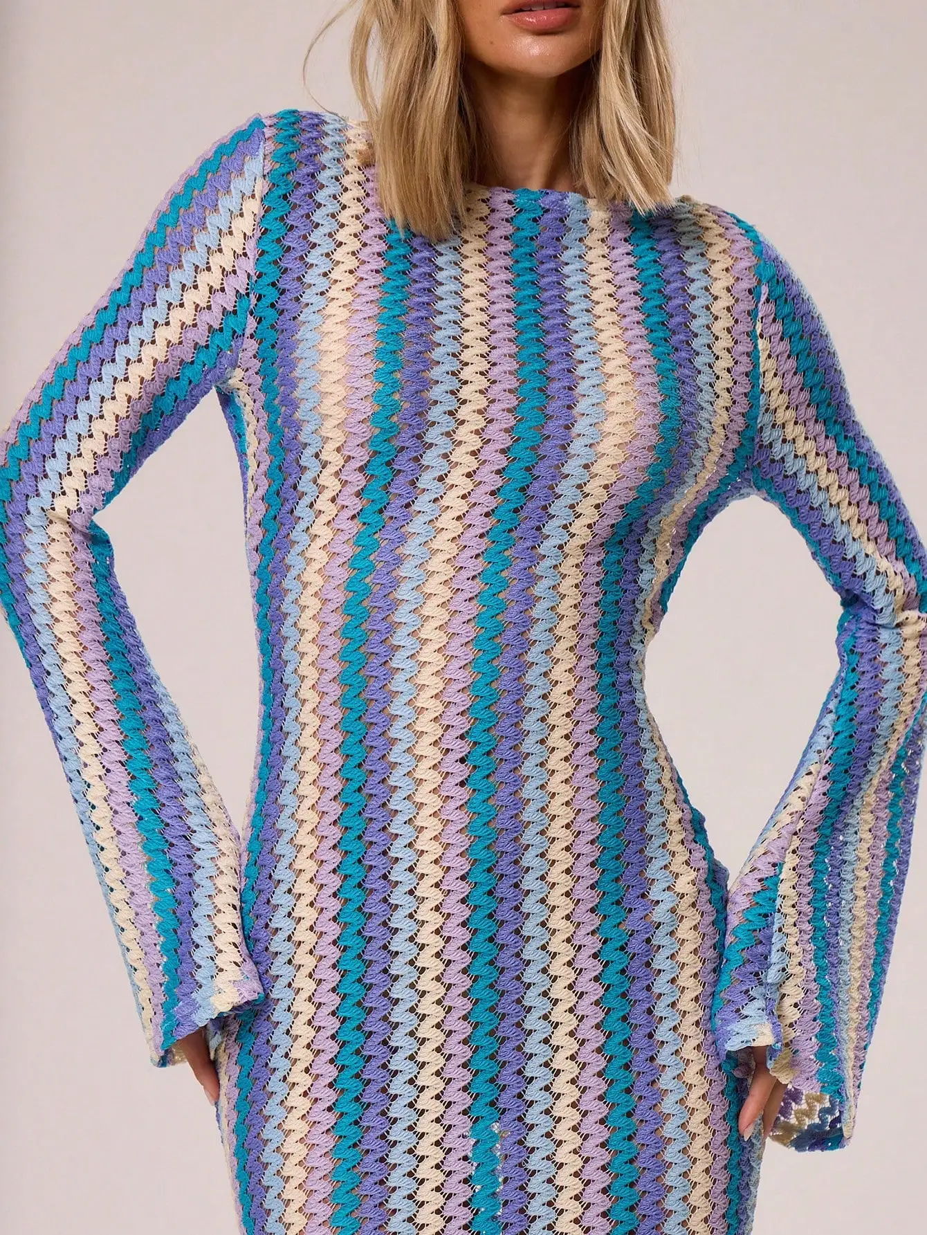 

Текстурированное вязаное макси-платье в полоску с расклешенным подолом в стиле бохо для пляжа, фестивалей и летнего отдыха