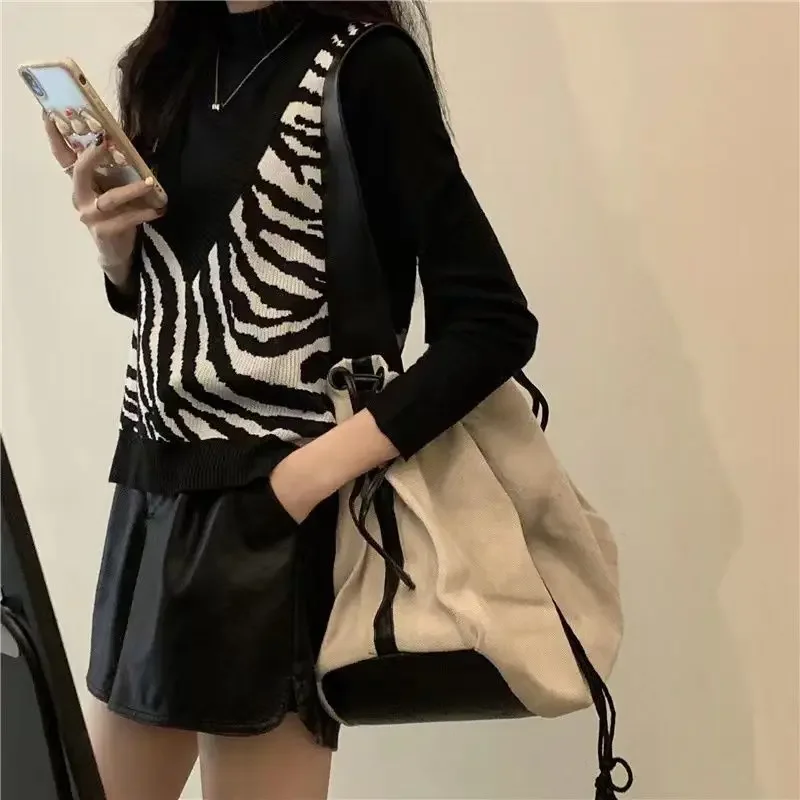 Damesmode Retro Amerikaanse V-hals Zebra-Streep Gebreide Tank Top Mouwloos Cropped Vest Herfst Winter Gelaagde Trui Vest