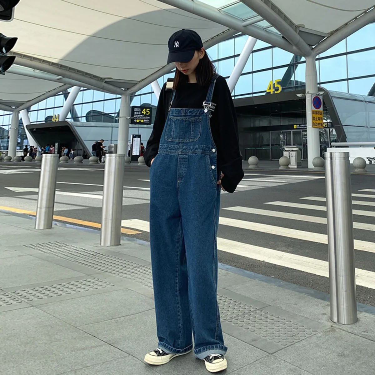 2026 New Women's Casual Wide-Leg Suspender Pants Denim Overalls with Pockets and Hooks Suitable For All Seasons