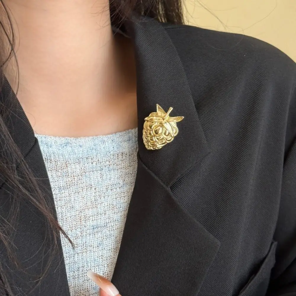 Броши из сплава с клубникой и эмалью, ювелирные аксессуары, корейский стиль, броши с капельным маслом и фруктами, дизайн меньшинства, значок для сумки