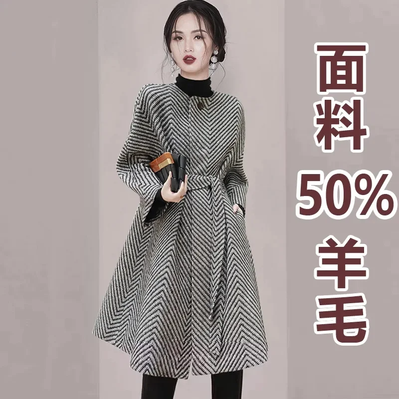 Hepburn Style Niche High-end Felt Woolen Coat 2023 Early Spring New Fitting Women's Temperament Herringbone Pattern Woolen Coat