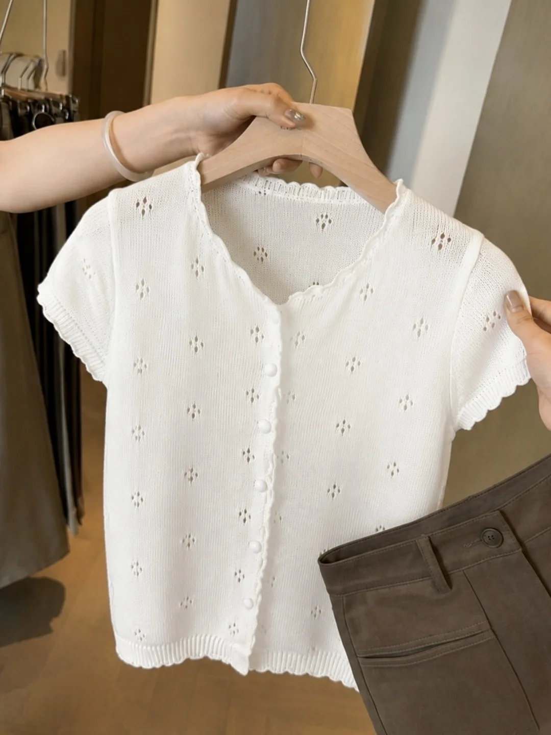

Summer 2026 Women's Ice Silk Knitted Hollow Design Short Sleeve Soft Skin-friendly Top Korean Style Commute Fashion Straight Cut