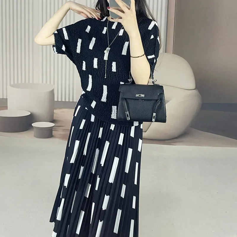 Miyake-Conjunto plisado estampado a la moda para mujer, Top de manga corta con cuello redondo + Falda corta informal, conjunto de dos piezas, novedad de verano 2025, ola