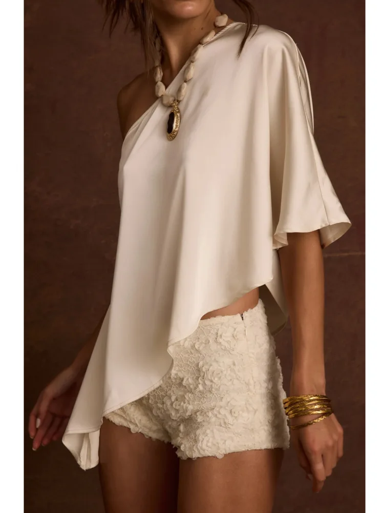 อาร์ติแคทแฟชั่นครึ่งแขนไม่สมมาตรปิดไหล่ซาตินเสื้อยืดผู้หญิงเซ็กซี่ Backless Slim Fit หญิงฤดูใบไม้ร่วงใหม่ 2025