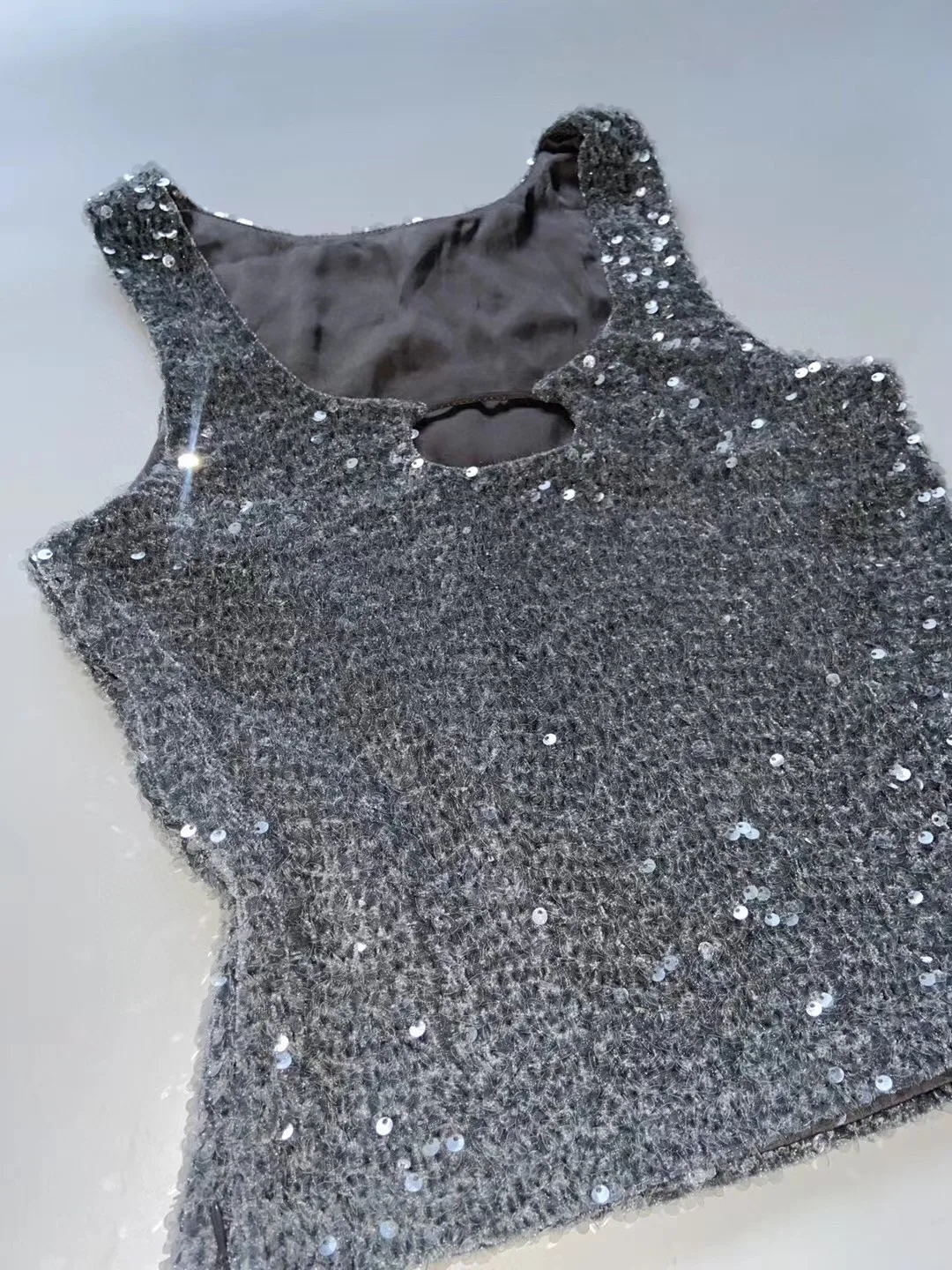 2024 Spring/Summer New Women's Wear Slim-Fit Sequined Knitted Vest with Thin Strap Design 0420