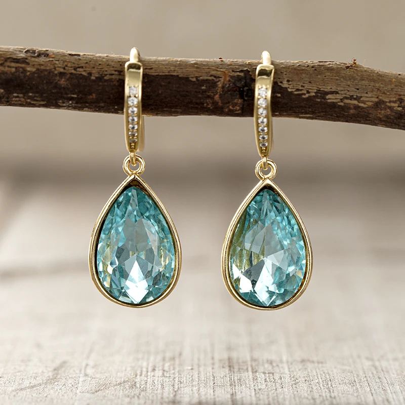 Huitan Frische, stilvolle Tropfenohrringe für Damen, elegante, charmante Accessoires mit blauem CZ, modischer, zarter Schmuck für Verlobungsfeiern