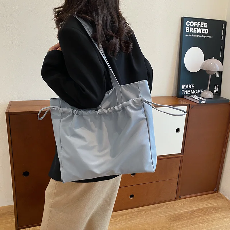 Fashion Casual Girls Shoulder Bag Autumn Winter Large-capacity Tote Bag Fashion Versatile Trend Pleated Drawstring Shoulder Bag image 4
