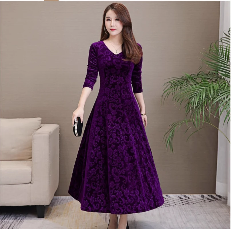

2025 Golden Velvet V-neck Dress New Long Dress Embossed Long Sleeve Feminine Style Slimming and Slimming, Dazzling Skirt