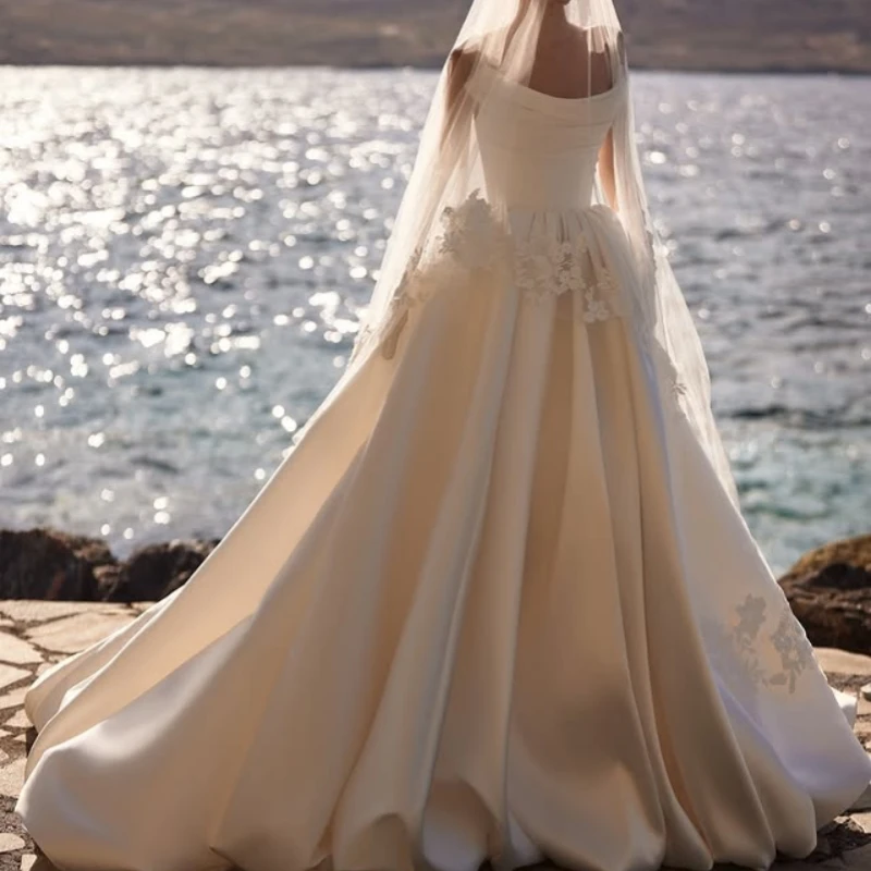 

Customized satin white Ball Gown Royal Wedding Dresses Lace applique Long tail Flower bud skirt Made Robe De