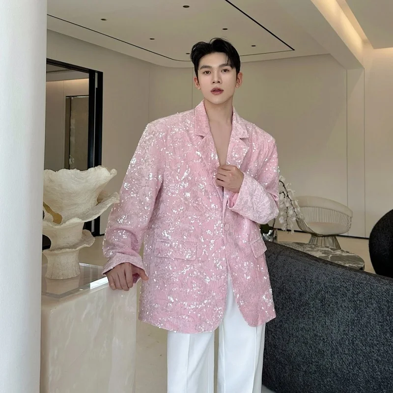 เสื้อเบลเซอร์ผู้ชาย WTHT รุ่นทันสมัย แต่งแผ่นเสริมไหล่ ประดับเลื่อม แขนยาว กระดุมแถวเดียว แฟชั่นฤดูใบไม้ร่วง ปี 2025 รุ่น 2A1858