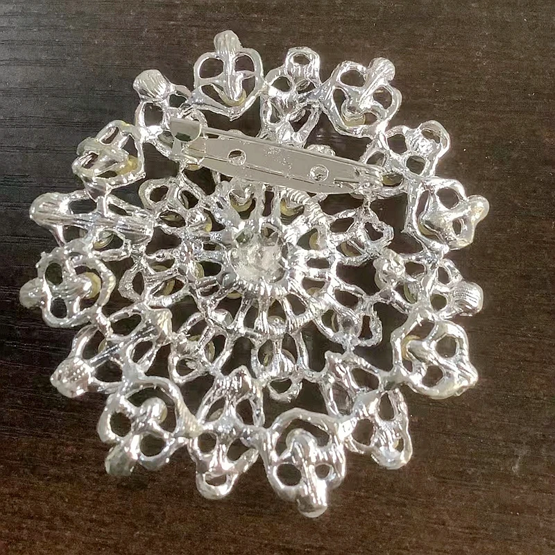 TANGTANG  Large Round Brooch Elegant Vintage Rhinestone Snowflake Flower Style Silver Plated Star Pin, Item No.: BH7469