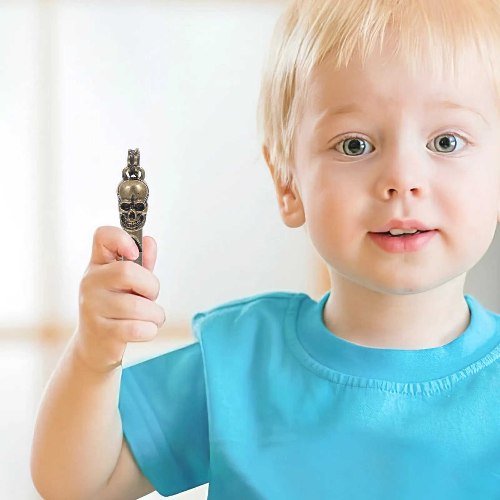 

Уникальный металлический свисток для экстренных ситуаций, выживания на природе, кемпинга, спорта и судейства