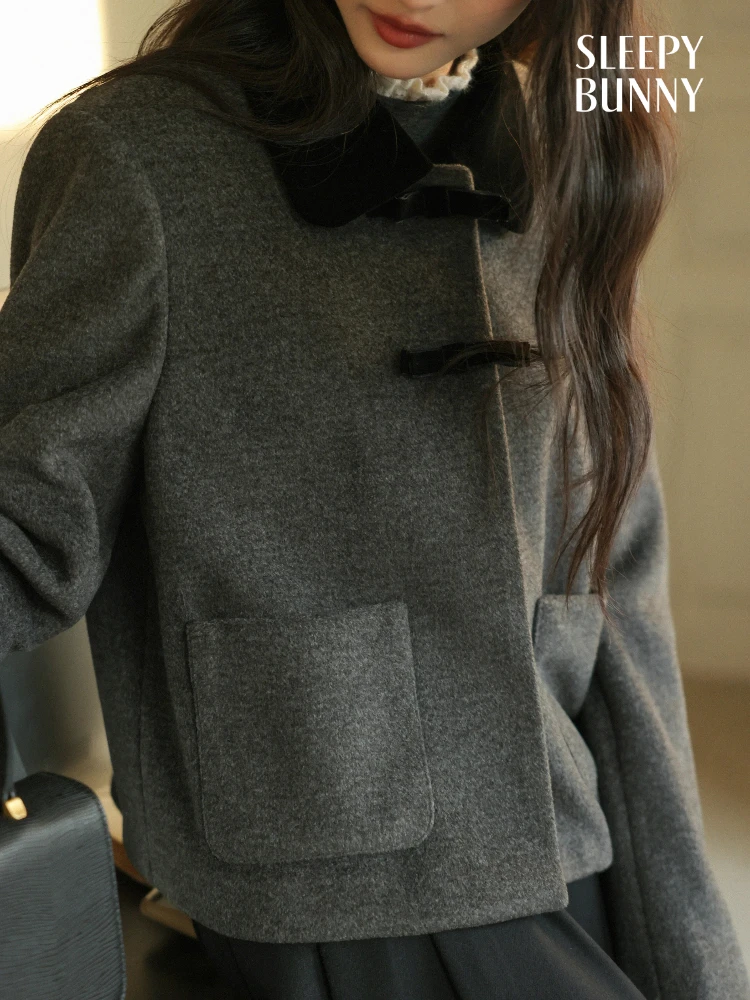 

Retro Short Jacket Contrast Velvet Doll Collar Coat Women Winter Elegant Cropped Outerwear Casual Fashion Top with Soft Texture