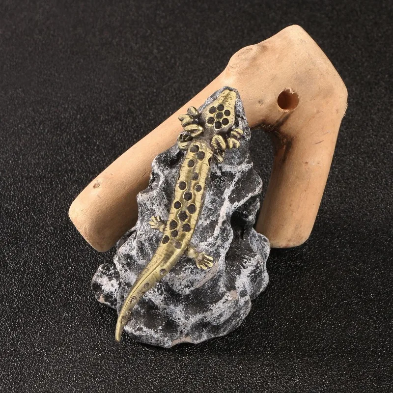 1 PC Creative Solid Brass Salamander Ornament Handheld Desk Pet Decor Gift Collectible Home Office Accessory Art Craft Present