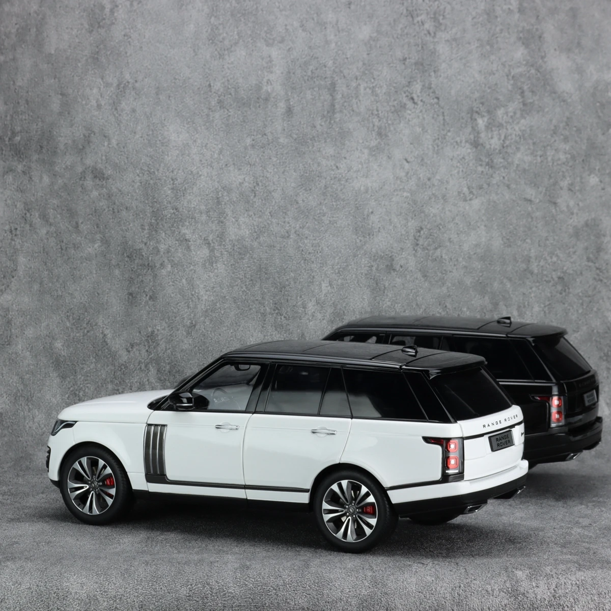 In Magazzino Nuovo 1:18 LCD Range Rover SVA Executive 2020 Modello di Auto Pressofuso In Lega Modello Camera Ornamenti Giocattoli Da Collezione Regali