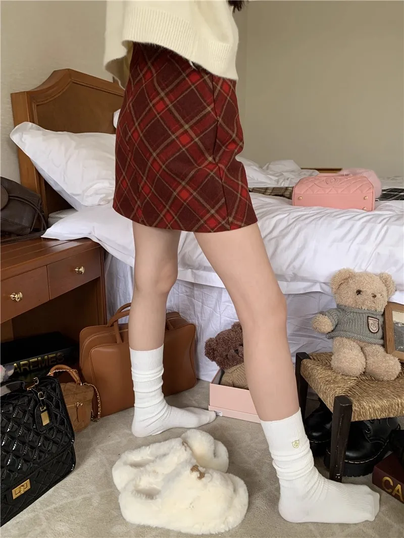 Red Plaid Woolen  Skirt High Waist A-Line for Women Autumn Winter Slimming Retro Style College Fashion Versatile Short Skirt