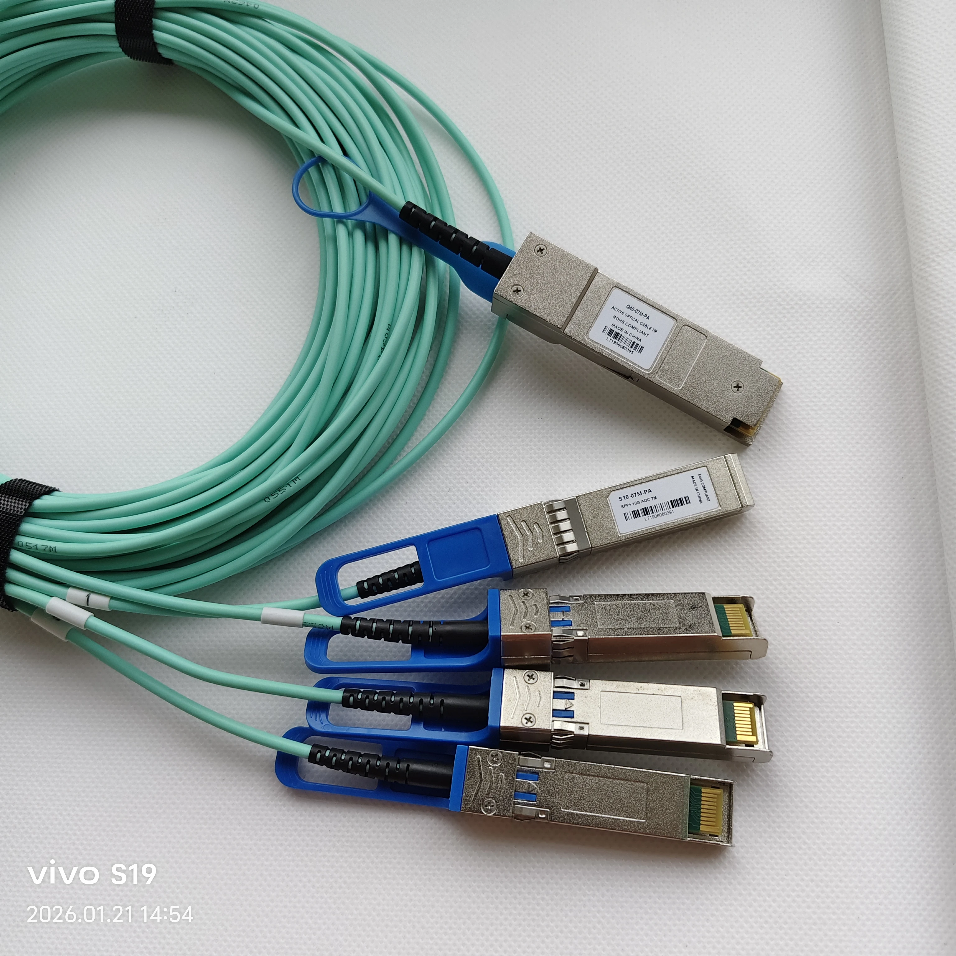 40G QSFP+ to 4*10G SFP+ AOC Breakout Fiber Cable 7M 10M SFP Module OM3 Active Optical Cable Compatible for Various Switchs