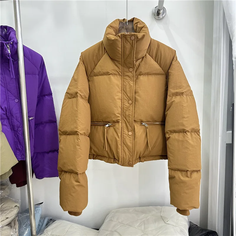 เสื้อแจ็คเก็ตขนเป็ดผู้หญิงสำหรับฤดูหนาวปี 2025 แบบสวมใส่สบาย หนา กันลม คอตั้ง แบบสั้น