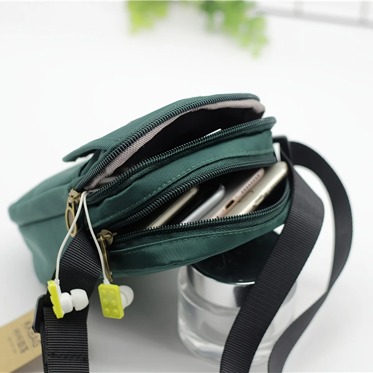 Simple new fashion trend nylon shoulder bag, girls large screen messenger mobile bag