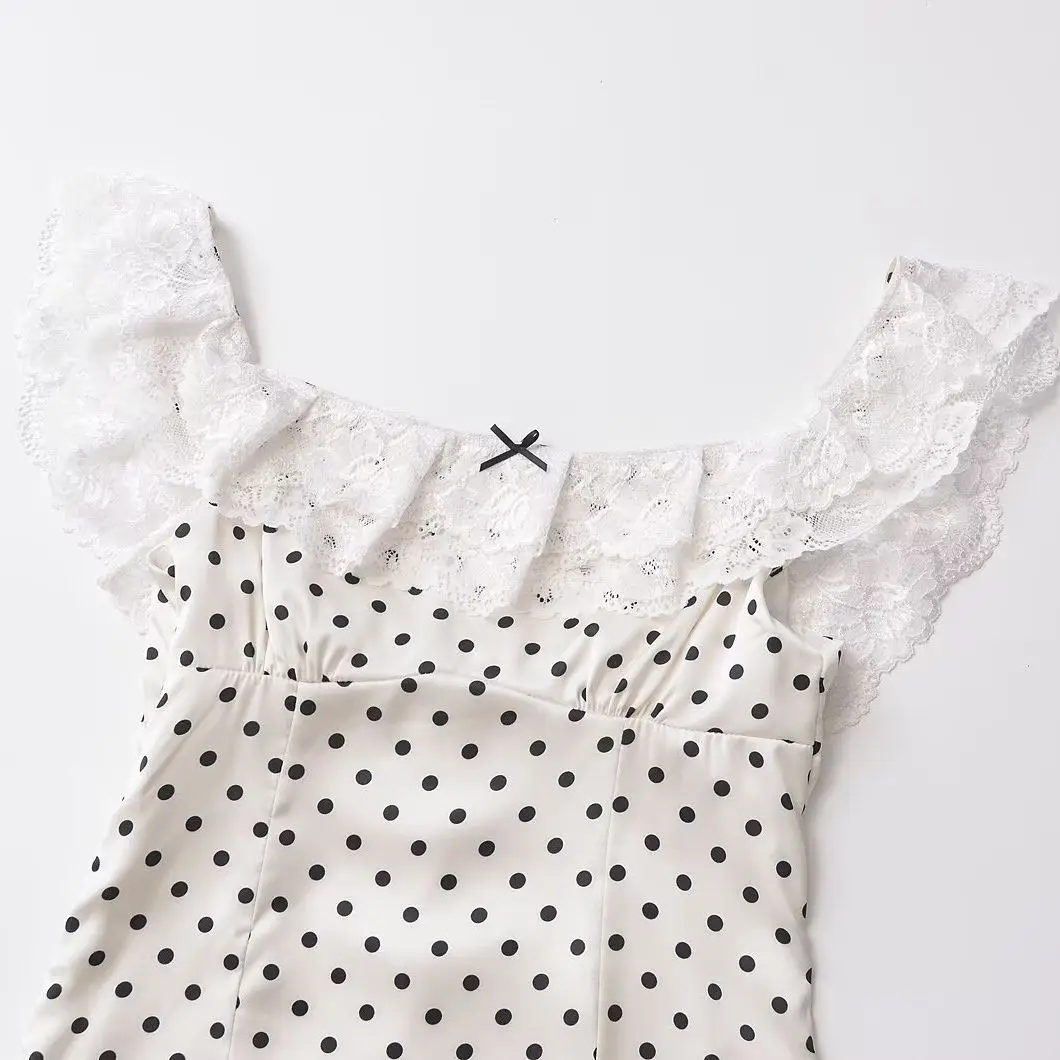 فستان صيفي جديد لعام 2025 للنساء بتصميم قصير مزين بالدانتيل بنقاط البولكا، تنورة قصيرة ضيقة، نمط حلو وحار، قطعة واحدة.