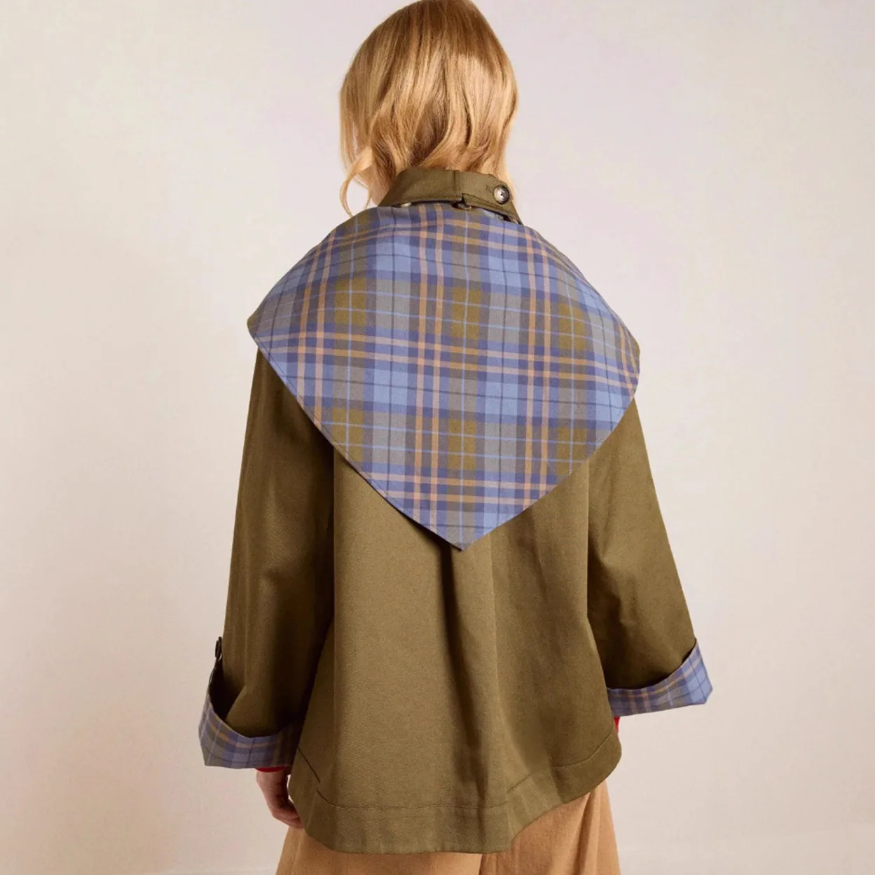 2025 Autumn and Winter New Women's Sleeve Embroidered Pocket Reversible Jacket Collared Long