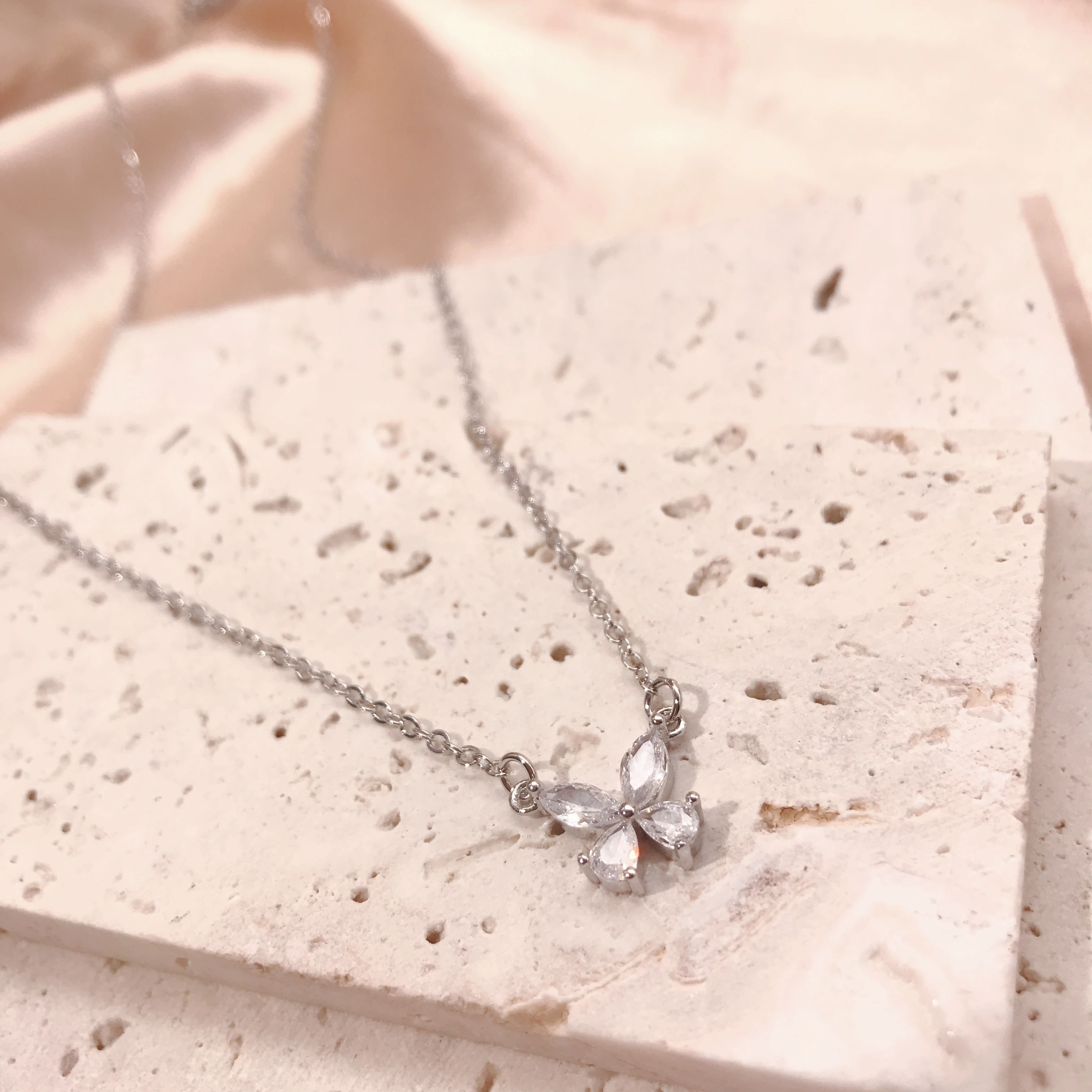 Spring/Summer New Arrival Butterfly Necklace: Elegant And Romantic, Lively And Sweet, Simple Yet Exquisite, Perfect As A Gift.