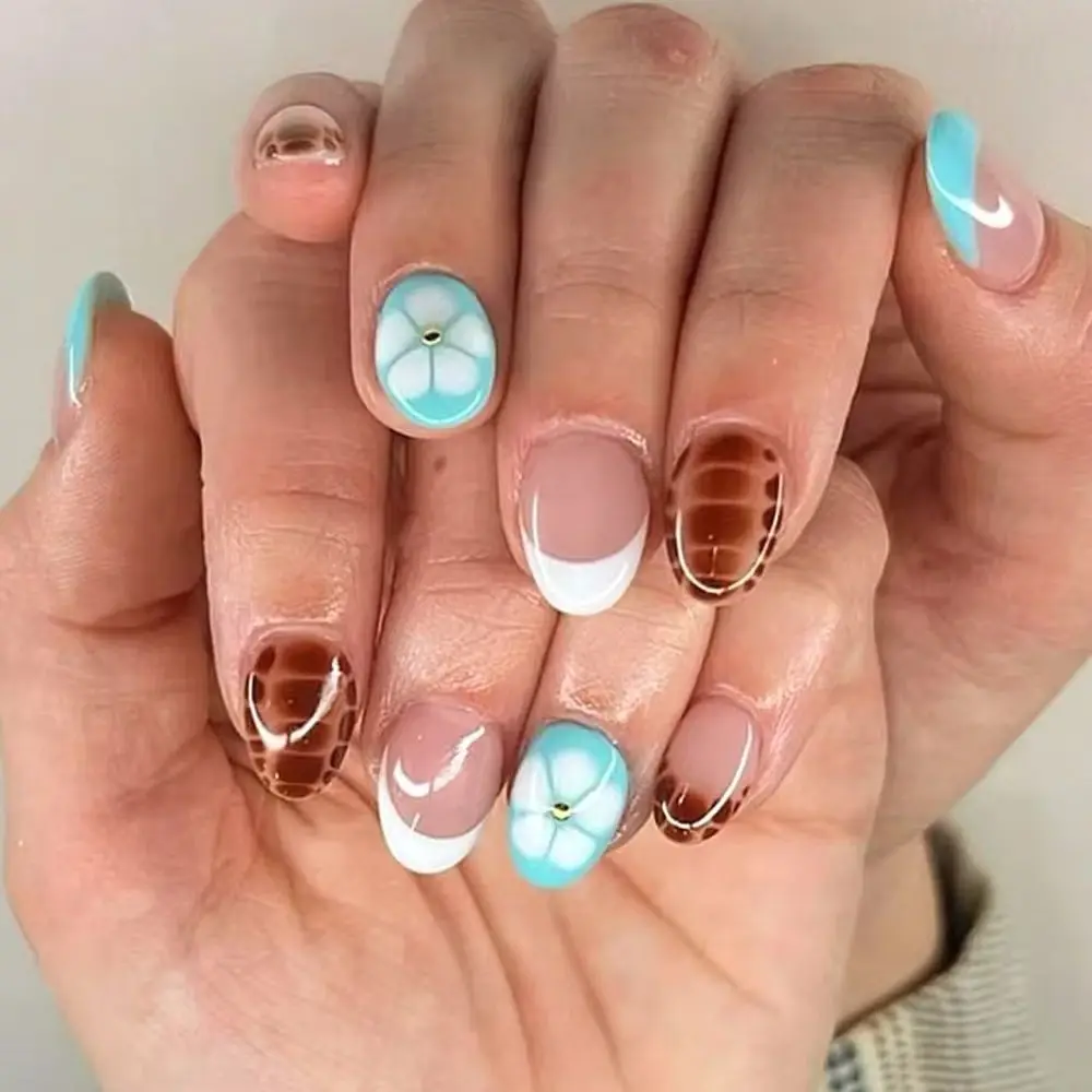 

Blue White Flowers Petal Brown Pattern French Nail Art Cute Wearable False Nails Detachable Finished Fake Nails Press on Nails