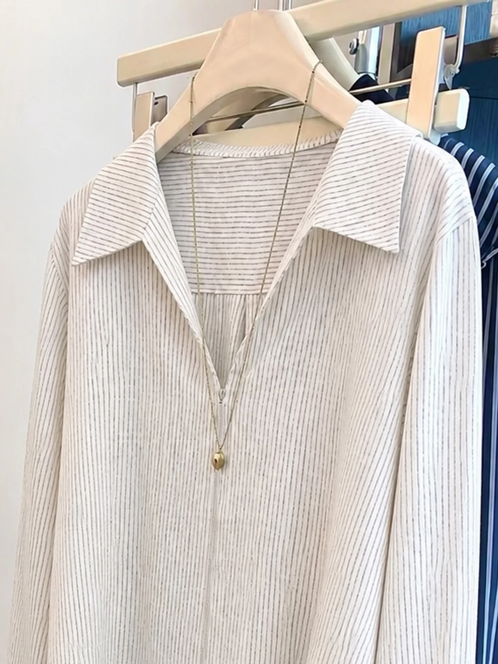 Casual Style Long Sleeve  Neck Shirt Vertical Texture Loose Fit Slimming Stripes Commute Versatile Women's Business Shirt