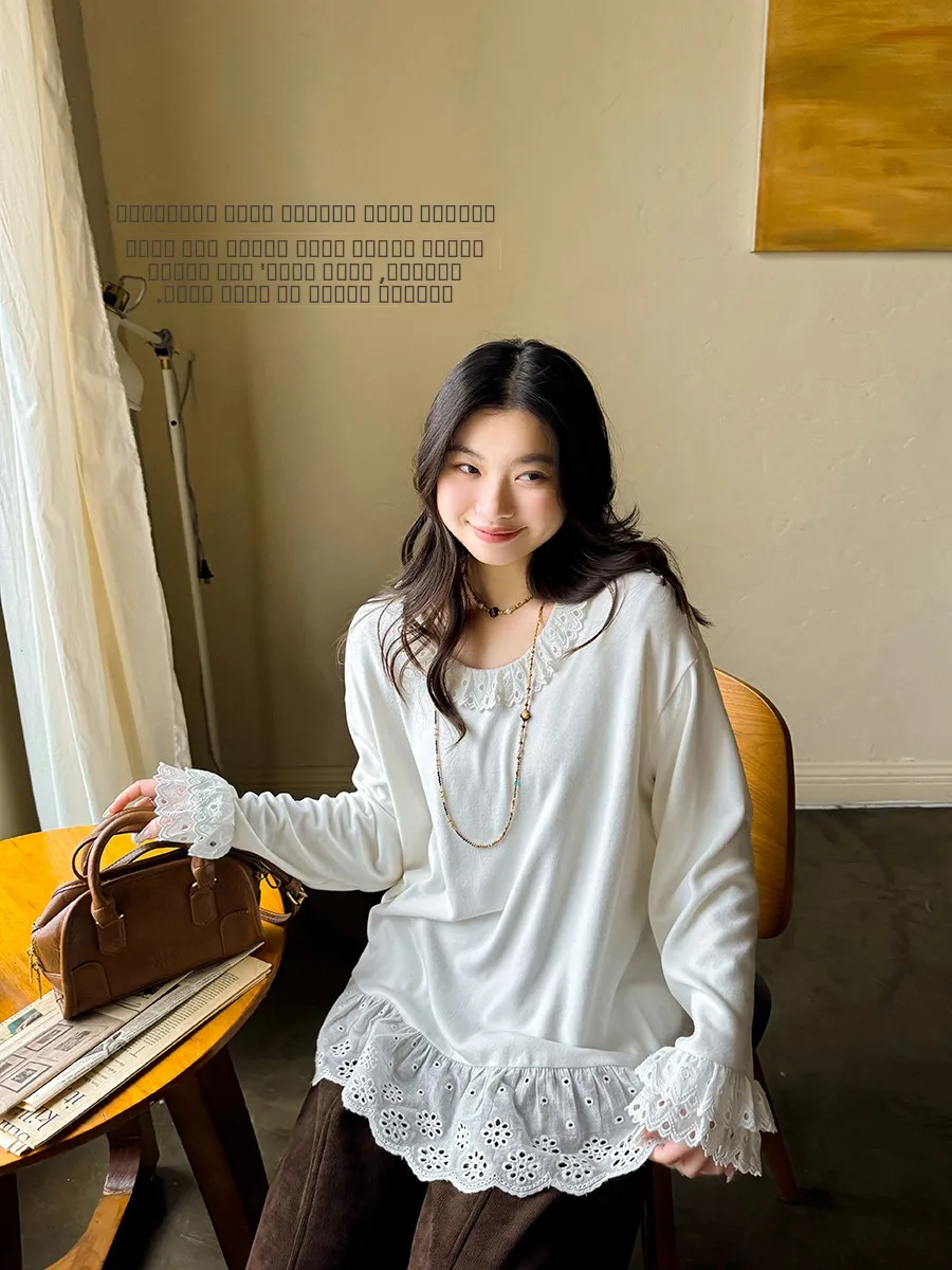 

Мягкая футболка из смесового хлопка с вышитым ажурным узором и кружевной отделкой, женственный топ с длинными рукавами и круглым вырезом.