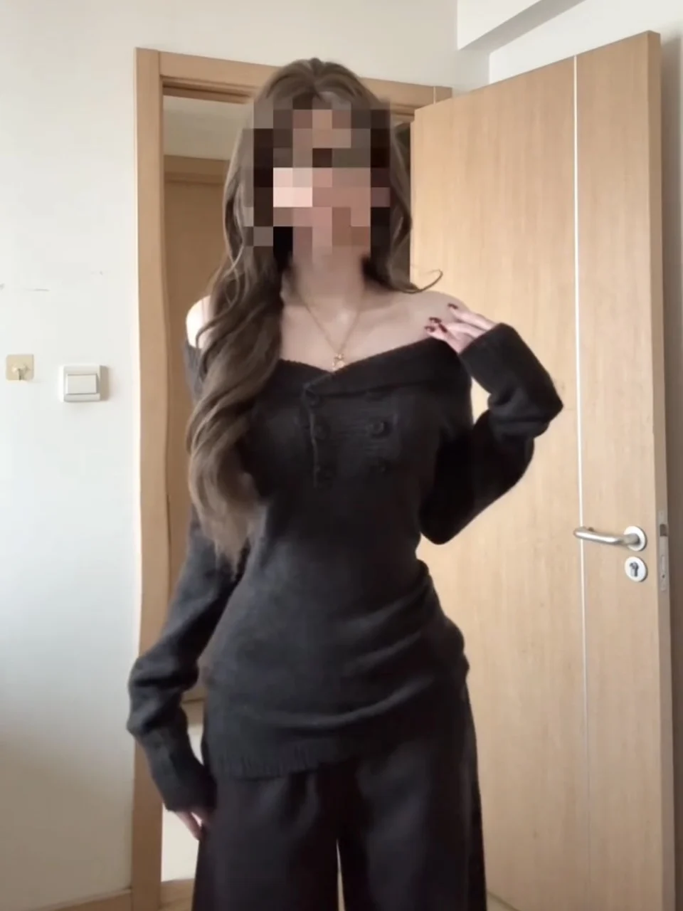 Ay tricoté une épaule pull femmes minceur Faionable vêtements intérieurs automne hiver Sle bouton détail Long Sve haut