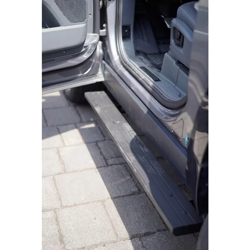 

2021-2023Year Defender 90/110 Electric Running Board Car Side Step for Defender Auto Running Board Side Pedal Accessories Parts