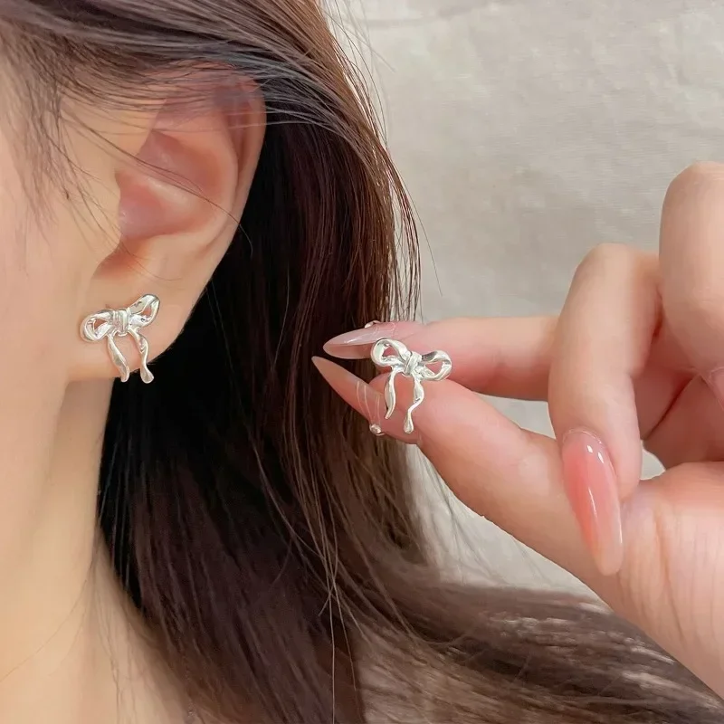 Vintage Metal Bowknot Earrings For Women Sweet Elegant Silver Color Bow Women\'s Stud Earring Christmas Ear Piercing Jewelry
