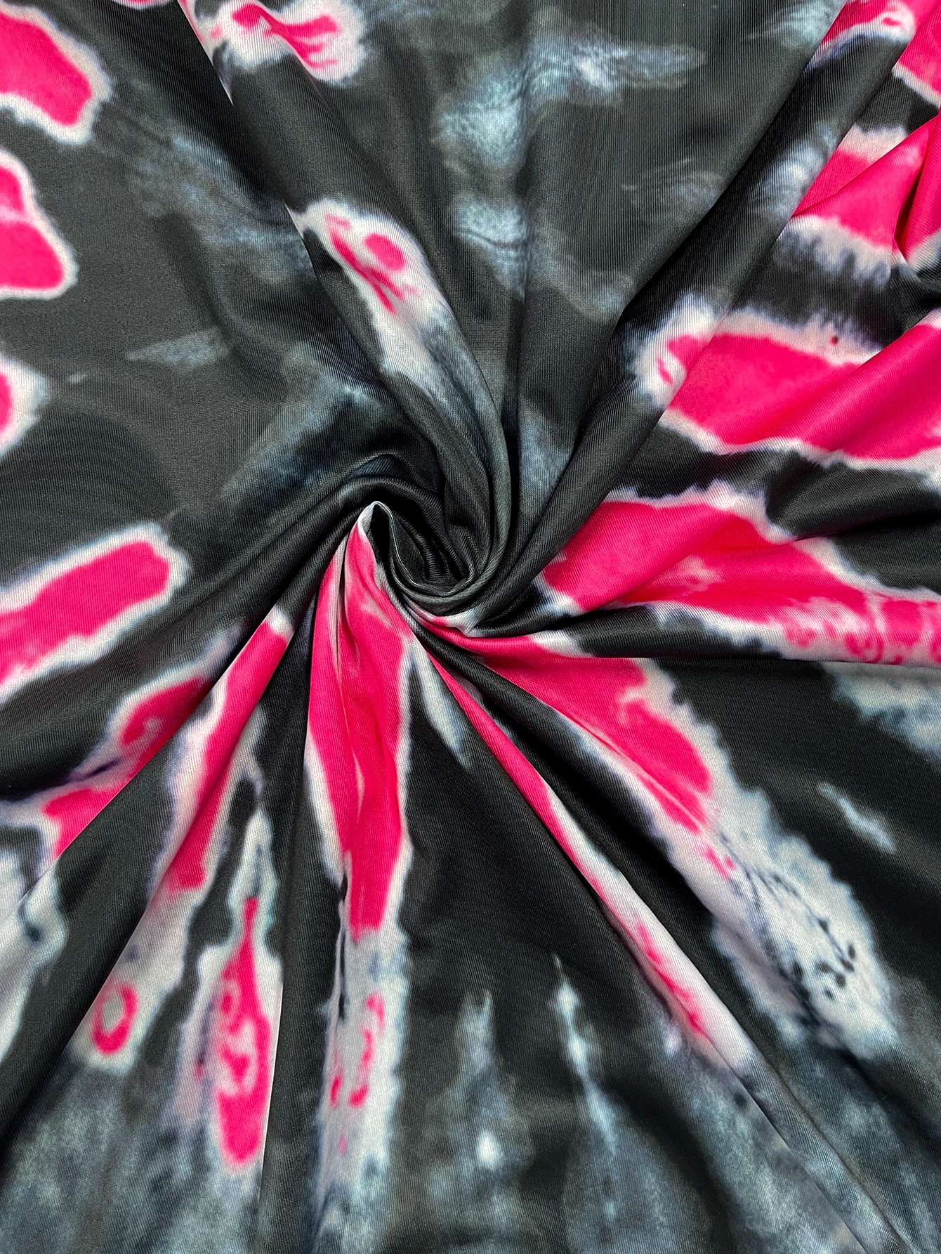 Plus Size Maxikleid mit Batik-Print und kurzen Ärmeln, lockeres, lässiges Sommerkleid mit Rundhalsausschnitt und Seitentaschen, langes Kleid für den Strandurlaub – Detail 4