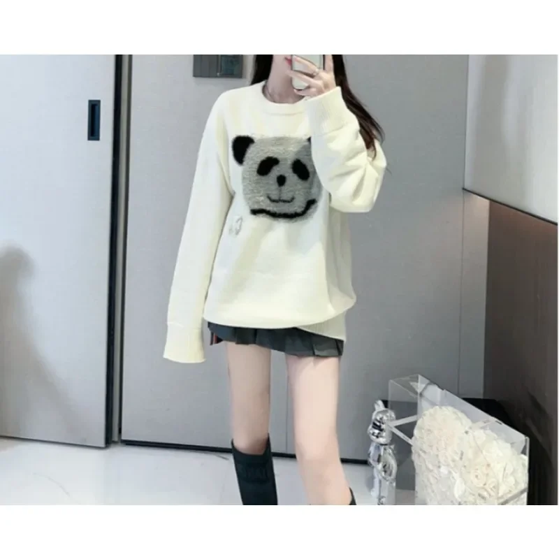 

2024 New Autumn and Winter New Fashion Trend Cartoon Panda Pattern Round Neck Loose Knitwear