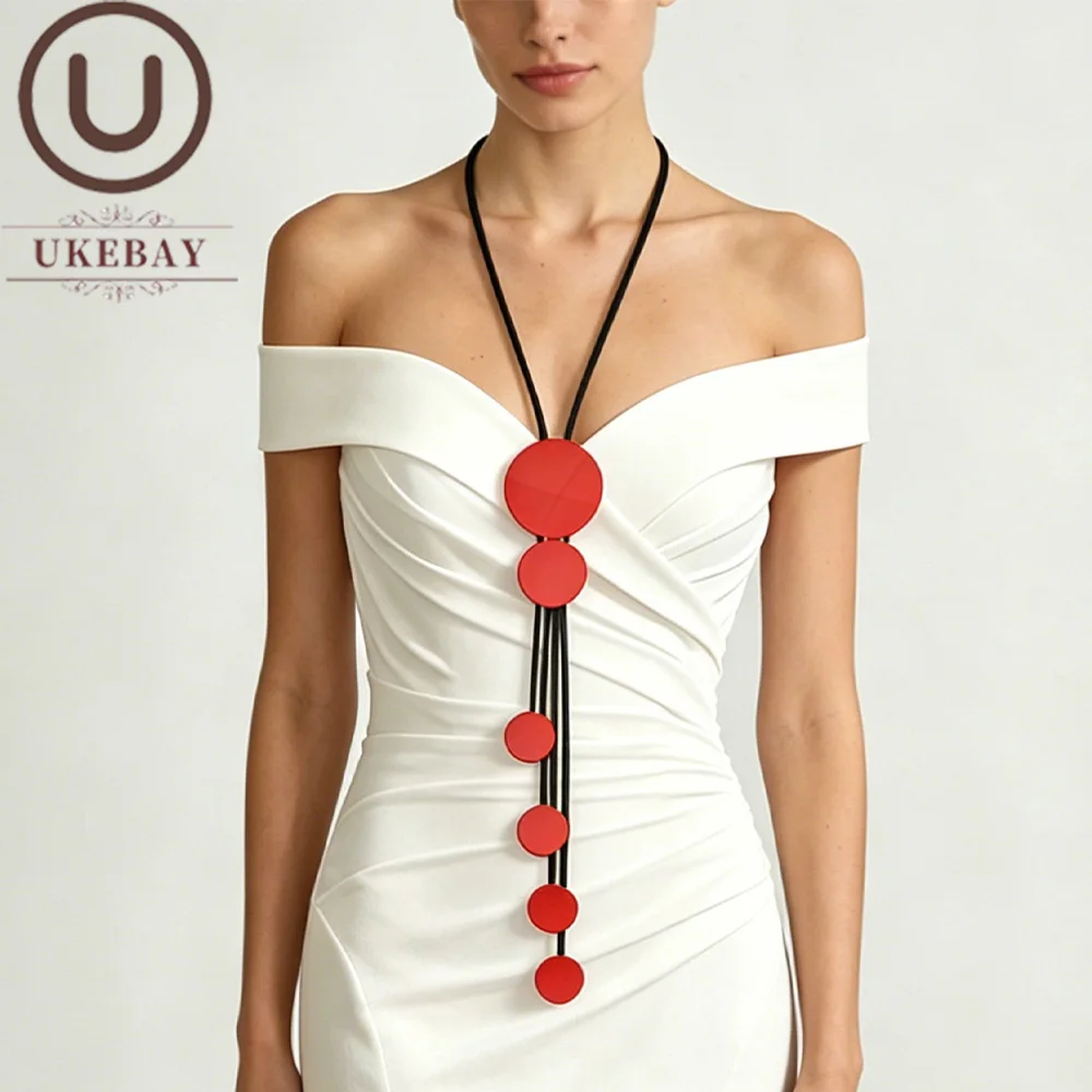 UKEBAY Lange Geometrische Statement-Kreis-Anhänger-Halskette Moderner Minimalistischer Boho-Schmuck für Frauen Leichte Mode-Halskette – Detail 1