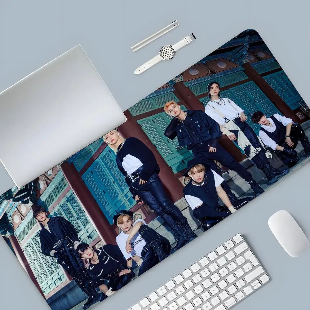 Gruppo Stray Kids Kpop Mouse Pad Cartoon Lockedge Large Gaming Pad Computer Gamer Keyboard Mat Desk Mousepad per PC Desk Pad