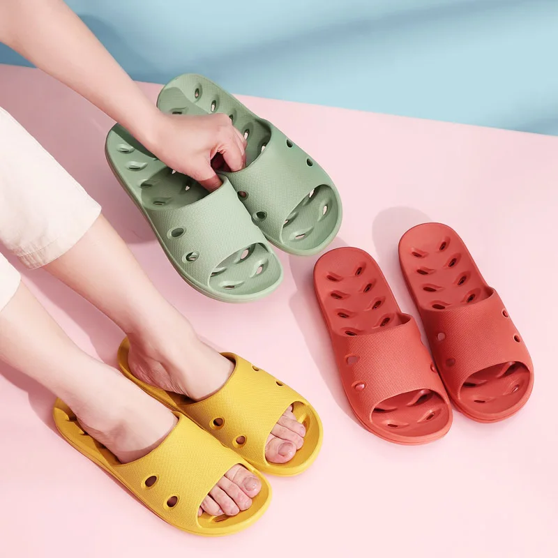 

Hotel bathhouse leaking slippers, anti slip EVA bathroom slippers,anti slip and odorless, quick drying feet,hole washing sandals