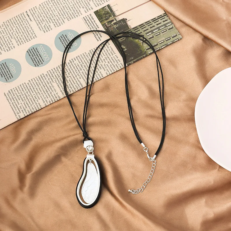 DIY accessories Sweater chain long ins high-end leather rope new necklace European and American ins style foreign trade jewelry