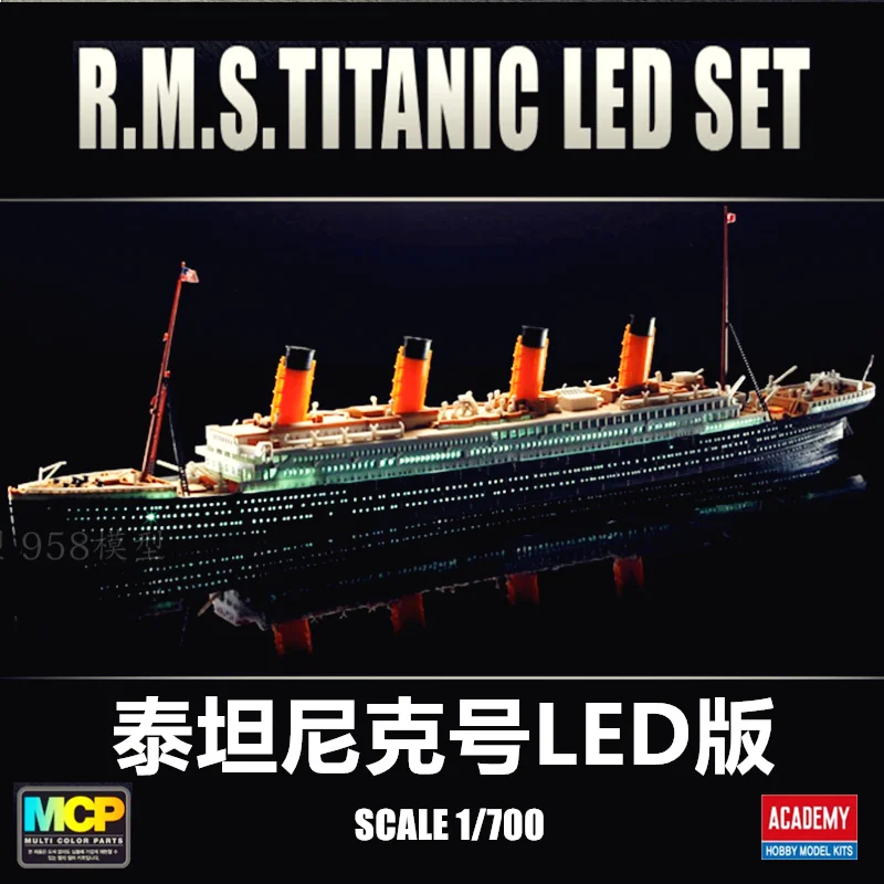 Modèles d'académie Kit de modèle d'assemblage de navire 14220 RMS Titanic avec ensemble d'éclairage LED 1/700