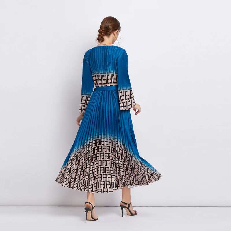 2023 Autumn New Pleated Dress Women\'s V-neck Loose Large Letter Printing Flare Sleeve Magic Dress Knee Length Dress